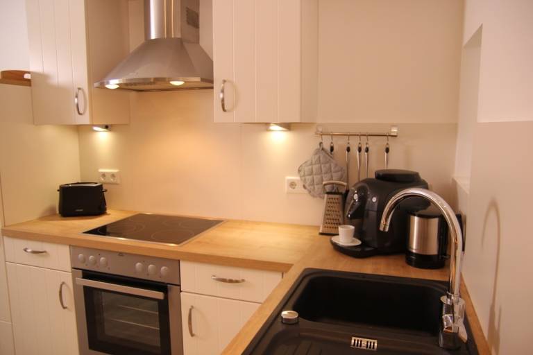 Fully equipped apartment with fast internet, terrace & yard | Garden view | Dogs allowed — photo 5