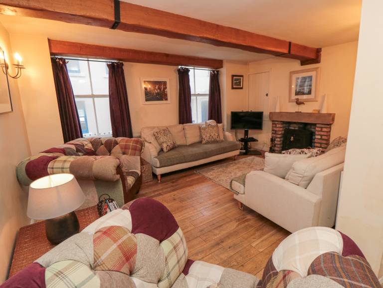 Cottage with yard | Beach view — photo 4