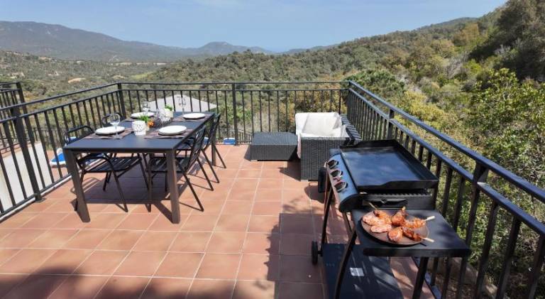 Villa with barbecue, patio & private pool — photo 4