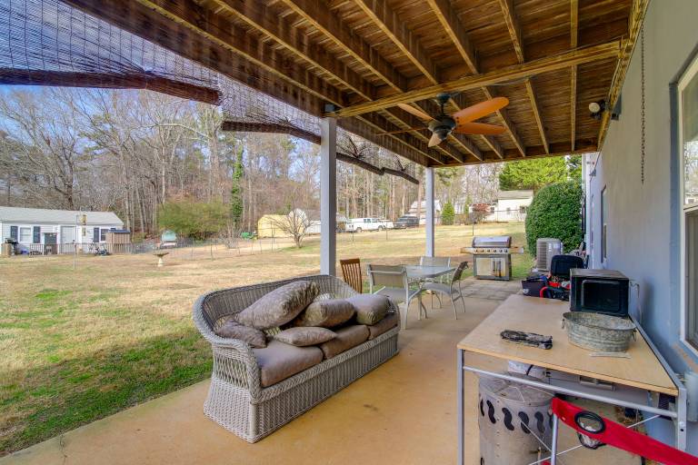 Suwanee Apt w/ Pet-Friendly Yard, Walk to Park! — photo 4