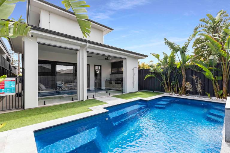 Northshore Luxe Pool House Glenelg North