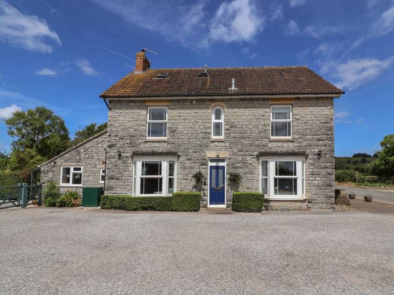 Cabin Compton Dundon