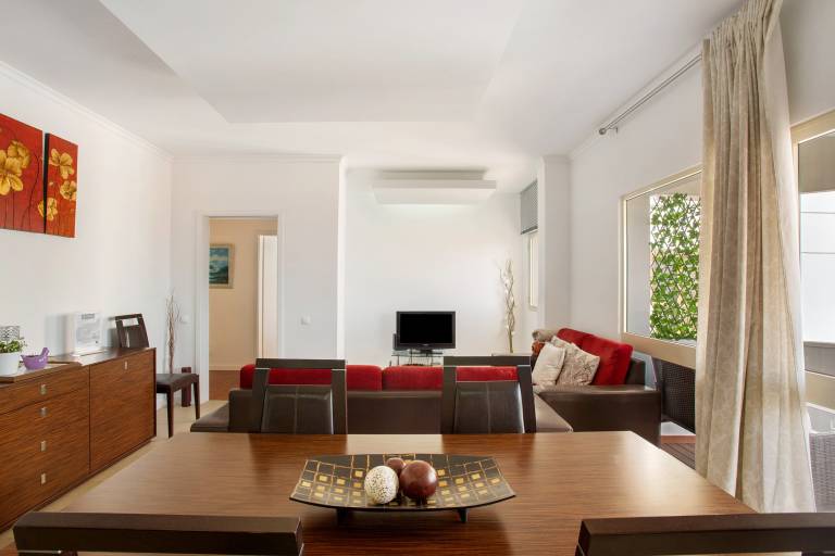 Apartment 'Funchal Centre Bliss - Soulful Stays' with Sea View, Shared Terrace and Wi-Fi — photo 3