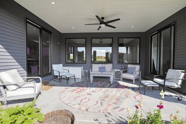 House with yard & patio — photo 5