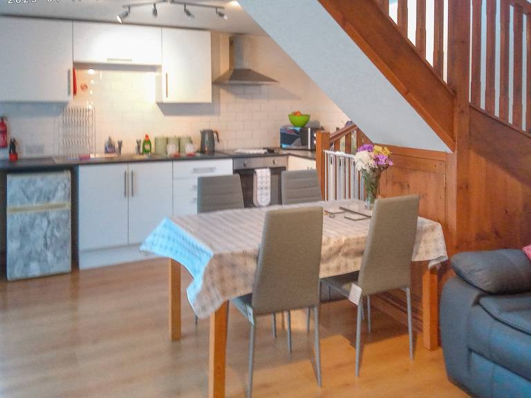 Children-friendly lovely cottage with BBQ, terrace & hot tub | Pets are welcome — photo 3