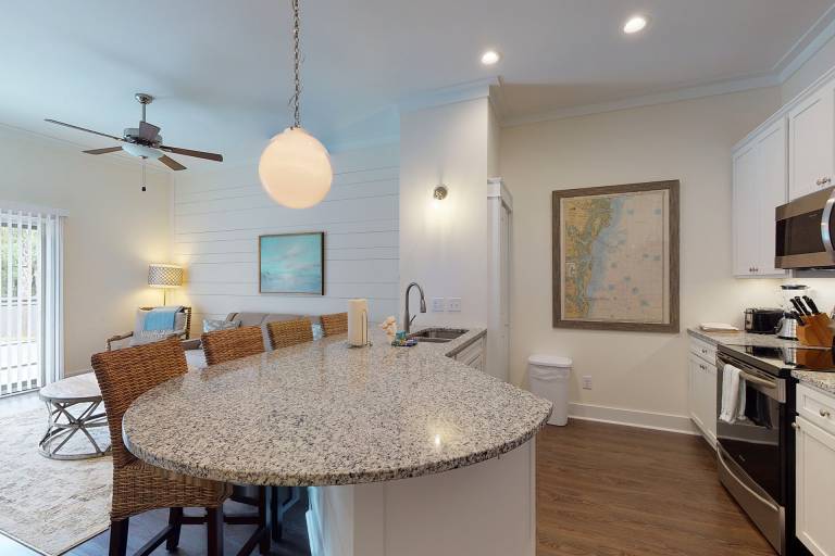 Queen Suite @ 400 Ocean Suites — photo 3