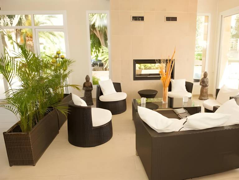 Holiday apartment with garden, pool & patio — photo 5