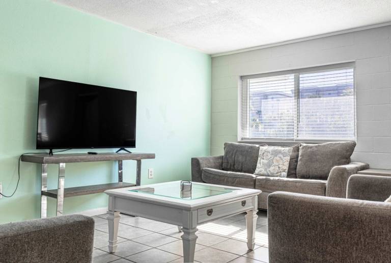 2 Barracuda/2 BR 2 BA Cottage Near the Beach/Pet-Friendly — photo 4