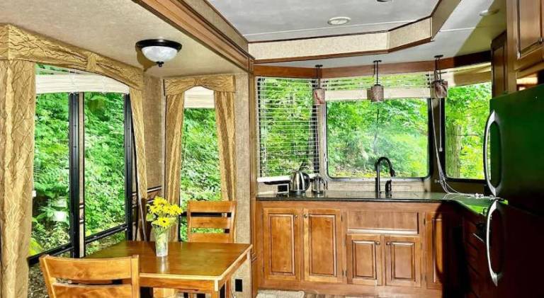 Lakefront RV Cottage in Parry Sound 18 — photo 3