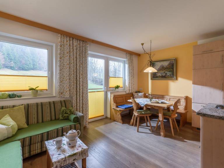 Rental apartment with grill & yard — photo 2