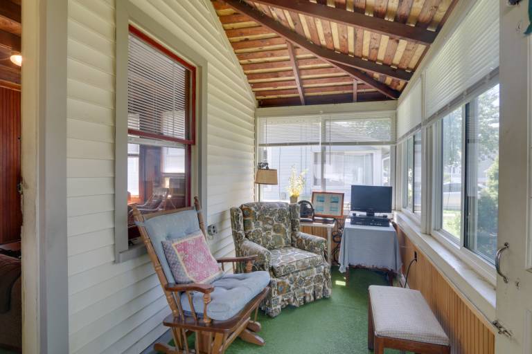 'Grandma's Cottage' w/ Sunroom: Walk to Beach — photo 5