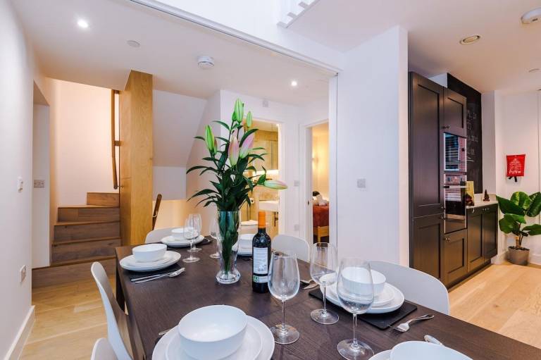 Large 4-Storey Luxury Townhouse with 3 bedrooms — photo 3