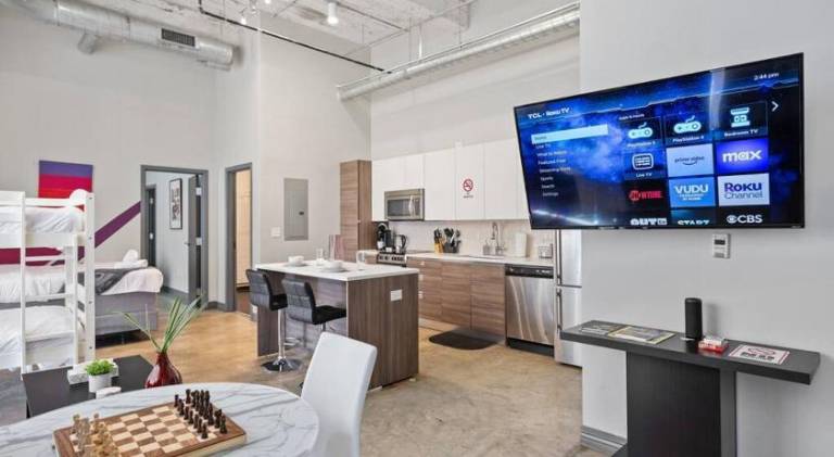 Stunning Downtown Apartment with Pool, Laundry, Parking in Dallas, TX