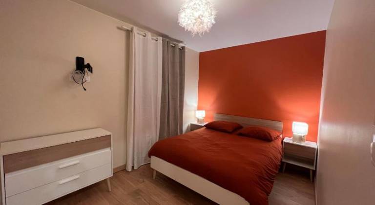 Chambre en colocation -terre ocree- centre - ville- parking in Amberieu-en-Bugey