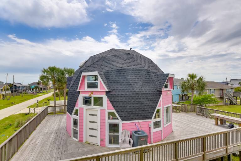 Walk to Palm Beach! Unique Dome House in Galveston in Galveston, TX