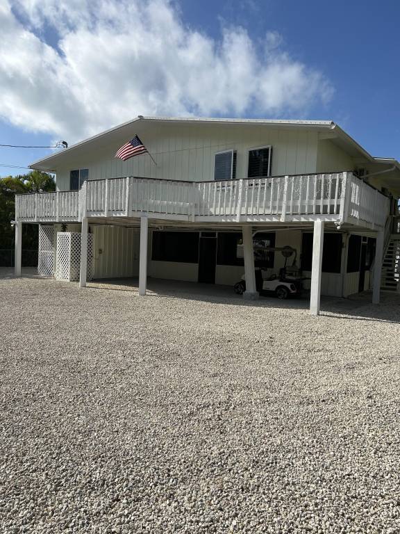 Beautiful updated stilted home makes for a super getaway. — photo 3