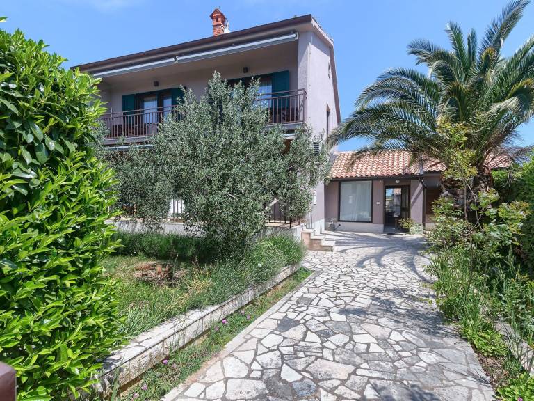 House with 5 rooms for 10 persons — photo 3