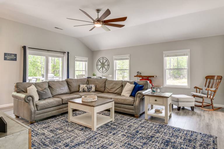 Waterfront Townville Home: Hot Tub & Lake Access! — photo 4