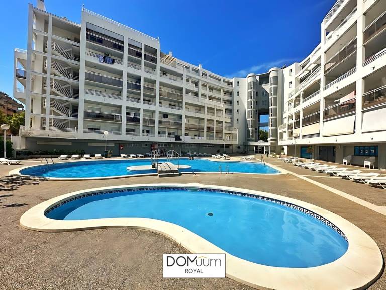 Apartment with pool — photo 2