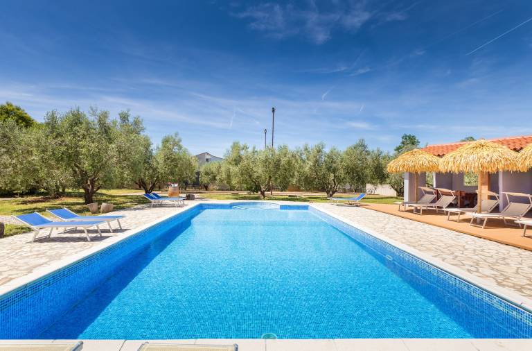 Villa with grill, pool & garden — photo 2