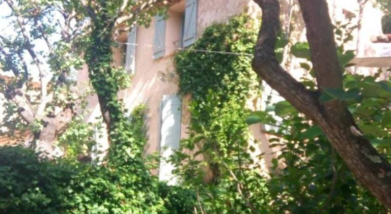 House with 1 room for 2 persons in Meyreuil