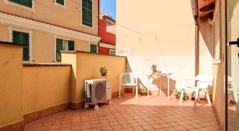 Holiday apartment with patio — photo 4