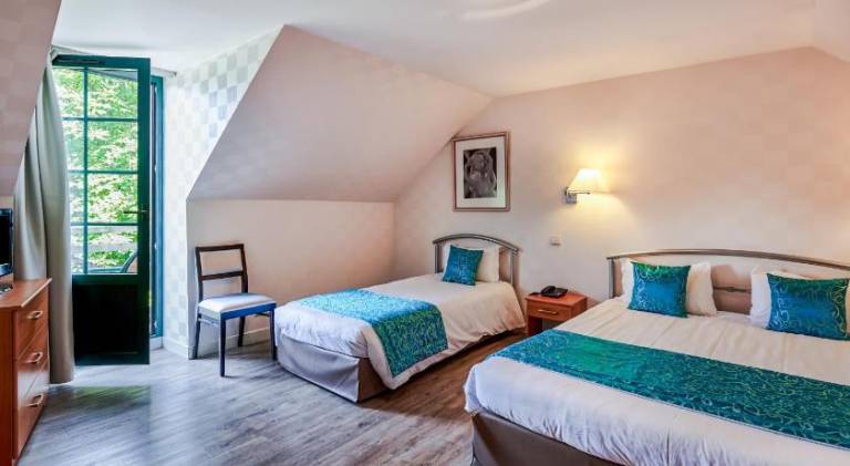 Logis Hotel Restaurant Beau Rivage in Mayenne