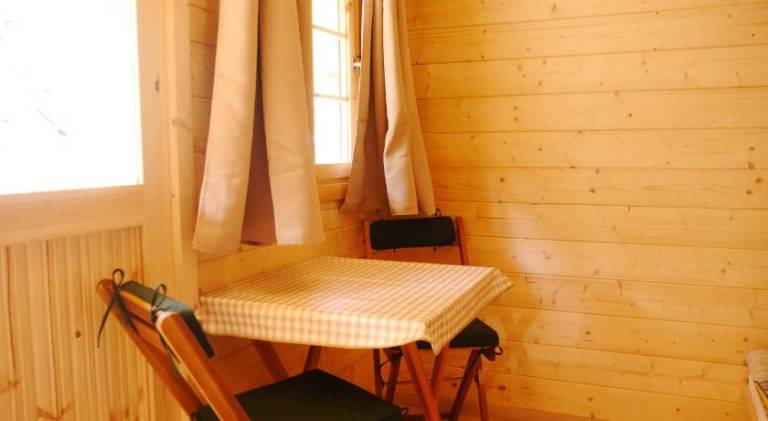 Lodge with terrace, barbeque & yard | Pets are welcome — photo 5