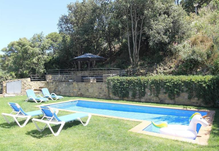 Fully equipped big villa with grill, private pool & yard | Pet-friendly — photo 4