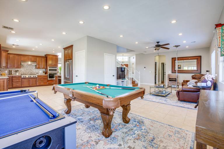 Large Las Vegas Home w/ Pool, Hot Tub + Game Room — photo 3