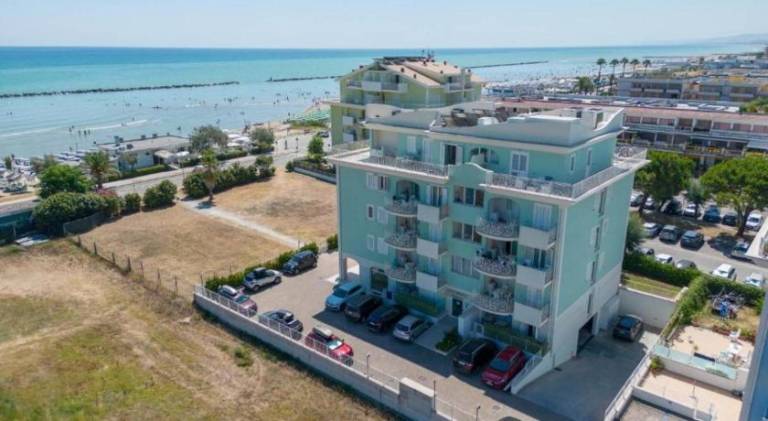 Holiday apartment with yard — photo 3