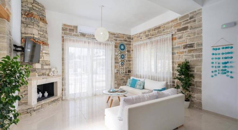 Fully equipped wonderful villa with garden, patio & private pool | Perfect for remote work | Dogs allowed — photo 3