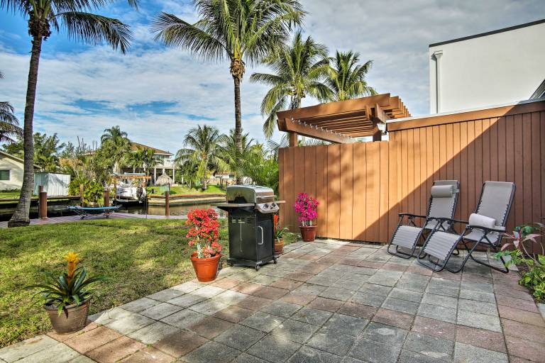 Ft Lauderdale Townhome on Canal 3 Mi to Beach