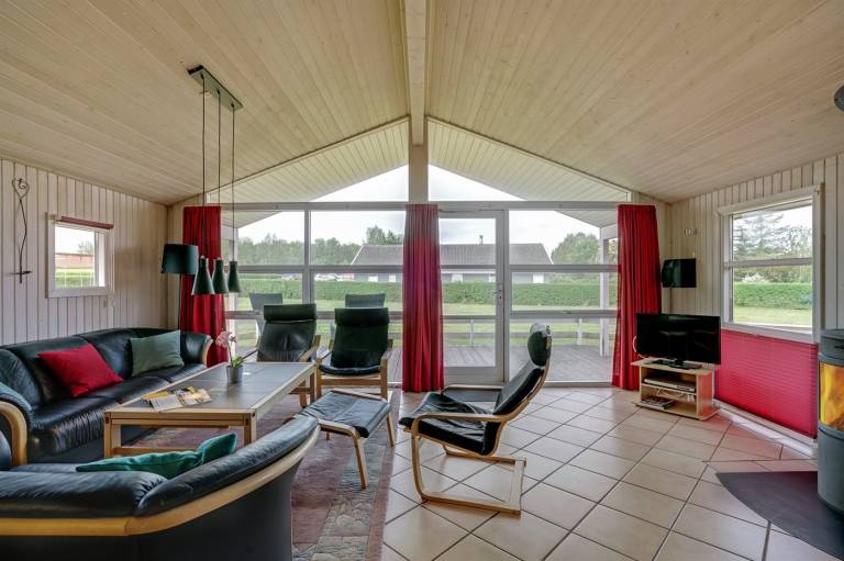 Vacation home with terrace, sauna & barbeque — photo 5
