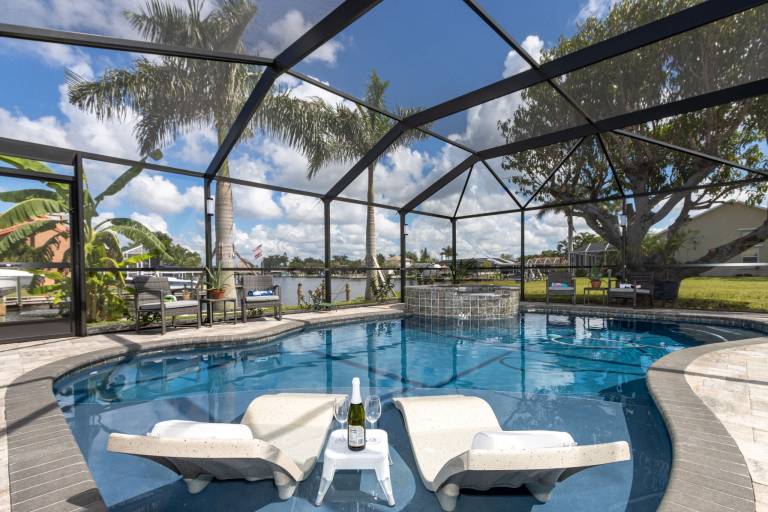 Simply WOW! Private Beach, Gulf Access, Kayaks & Heated Pool -Sanctuary on Savona - Roelens in Cape Coral, FL
