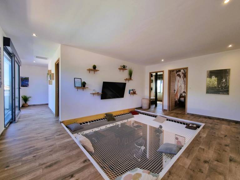 Luxurious and spacious villa with private pool — photo 2