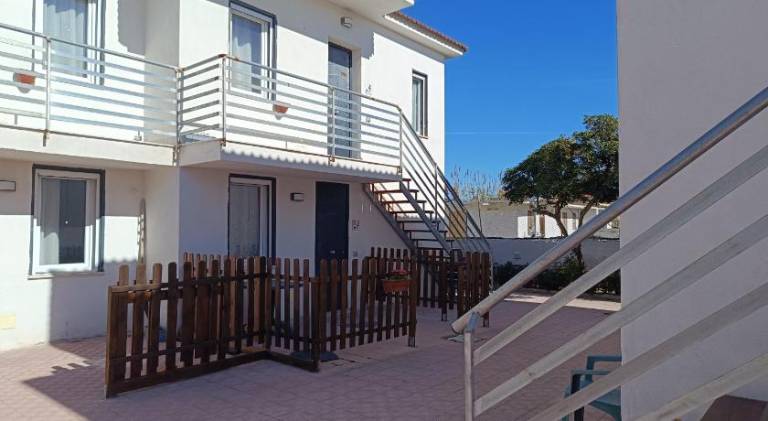 Serviced apartment with yard, patio & barbecue — photo 4