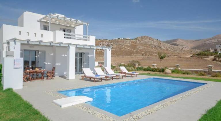 Family-oriented villa with garden, grill & pool | Dogs allowed in Naxos