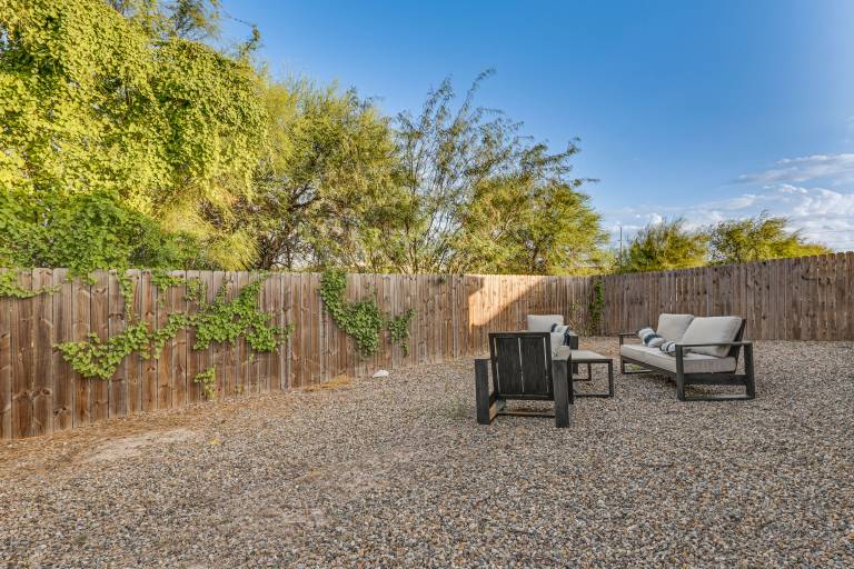 2 Mi to DHR Health: Commuter-Friendly Pharr Apt — photo 3