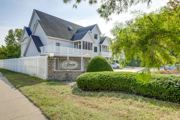 3 Mi to IU: Dog-Friendly Condo w/ Pool Access! — photo 3