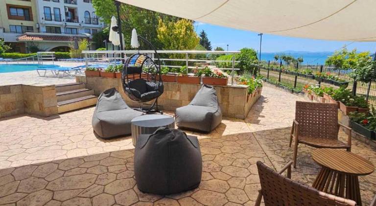 Rental apartment with yard, pool & terrace | Beach nearby | Pet-friendly — photo 5