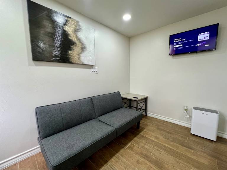 Airport Bunker 3 - Convenient and Cozy 1BD/1BA — photo 2