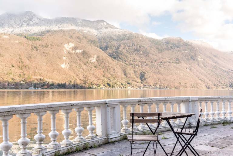 Family-friendly holiday apartment with patio | Lake view | Dogs allowed in Chambéry