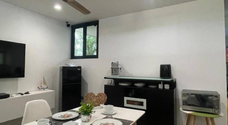 Apartment with jacuzzi, private pool & garden — photo 5