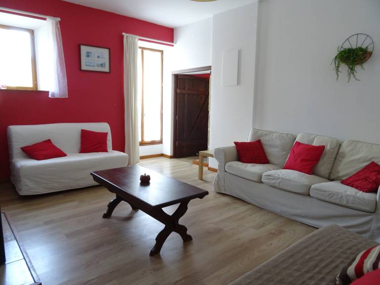 Pleasant vacation home with fast internet, terrace & garden | Garden view | Dogs allowed — photo 3