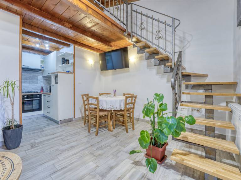 Fully equipped lovely holiday apartment with BBQ, garden & patio | Sea view | Dogs allowed — photo 3