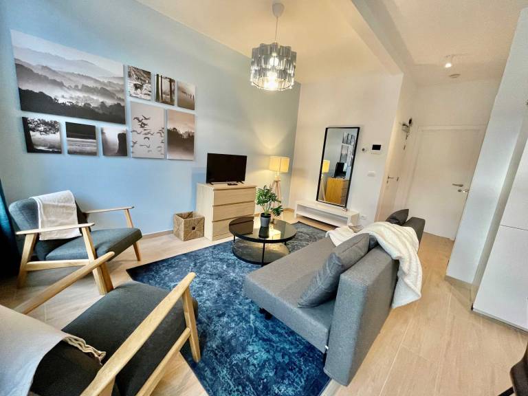 Luxury Dlx 1BR Near Fashion District by OneLuxStay