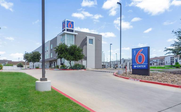 Motel 6 Laredo, TX - Airport in Laredo, TX