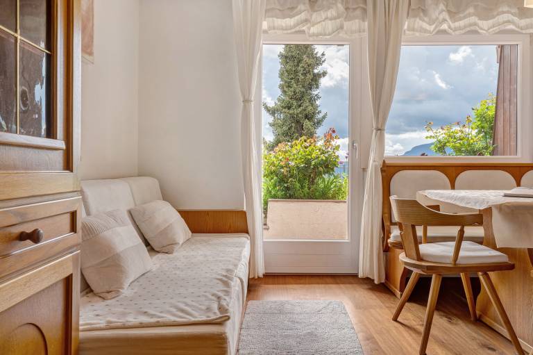 Holiday Apartment 'Stuflesser' with Mountain View, Private Terrace and Shared Garden — photo 4