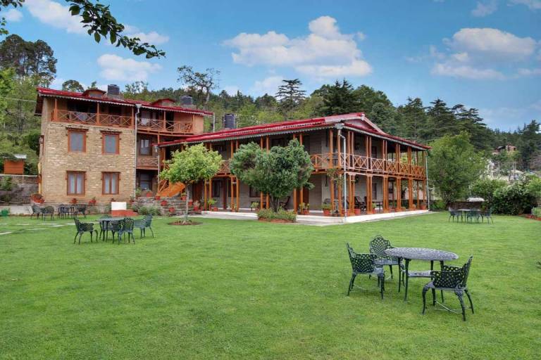 Lodge Kausani State
